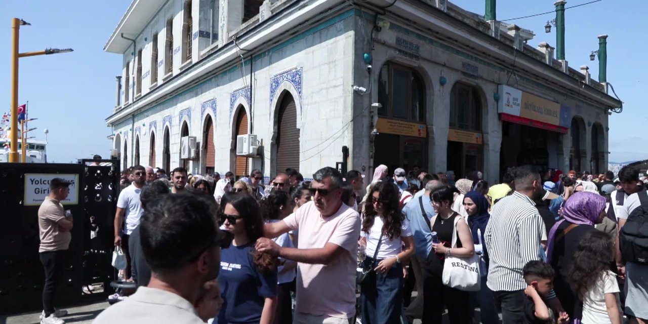 İstanbul - Bayramın ikinci gününde Adalar'a ziyaretçi akını