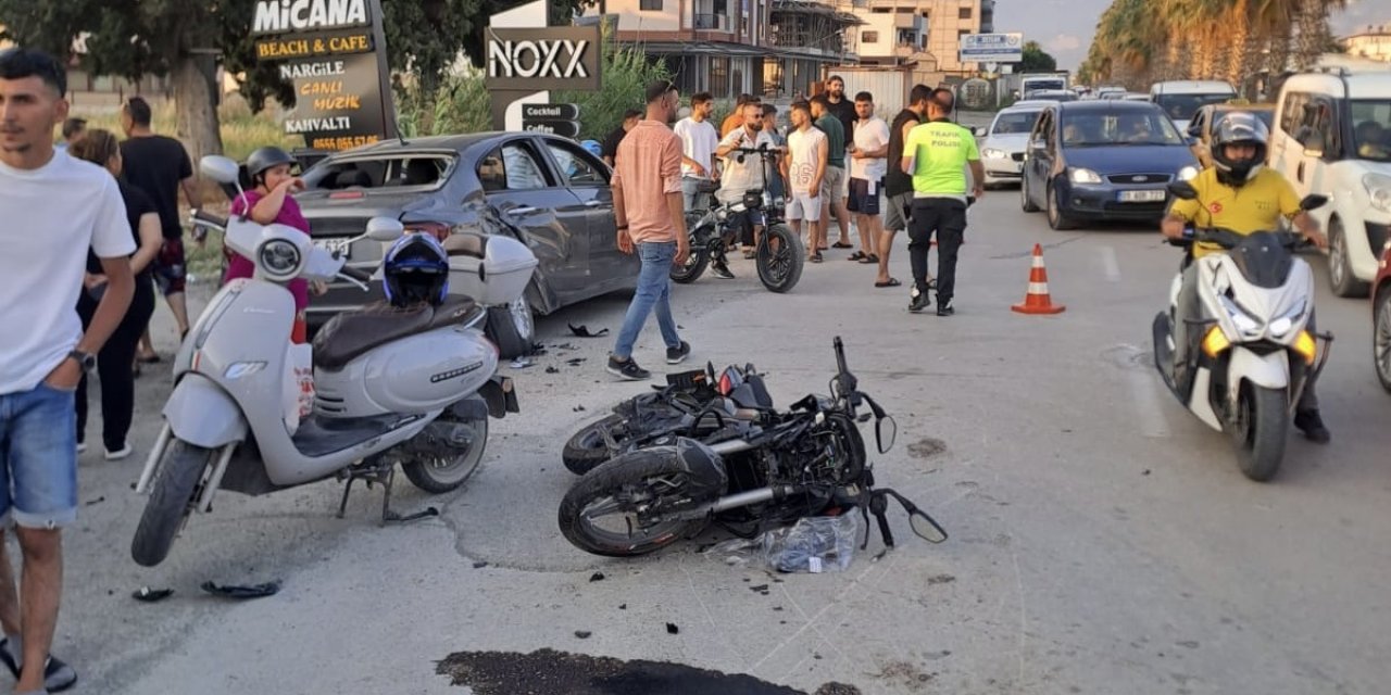Hatay'da motosiklet ile otomobilin çarpıştığı kaza kamerada; 1 ölü, 1 yaralı