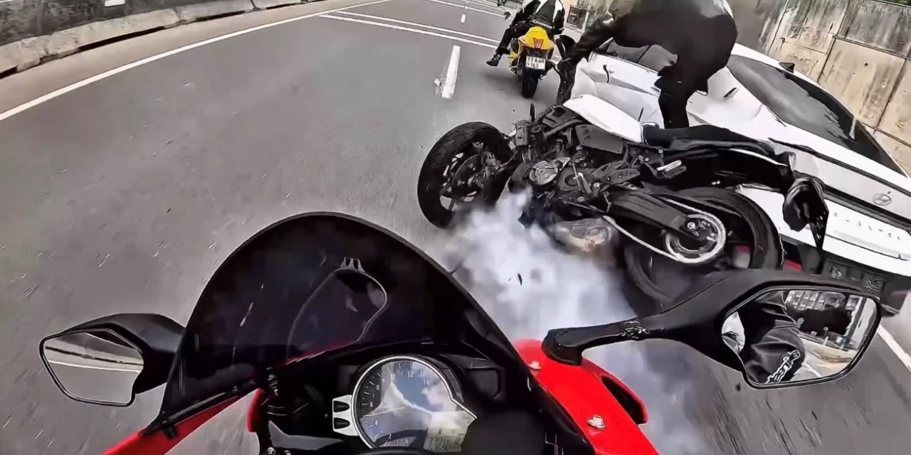 3 motosiklet ve otomobilin karıştığı kaza kask kamerasında