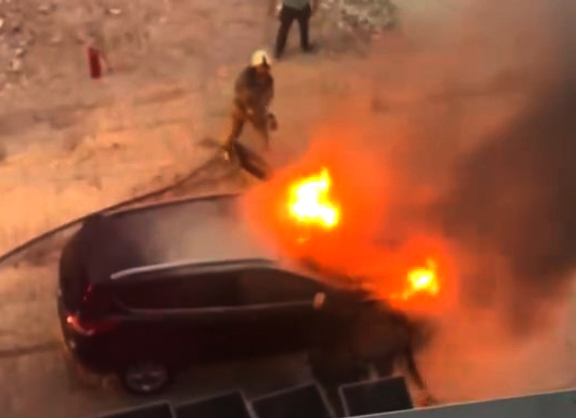 Avcılar'da seyir halindeki cip alev alev yandı