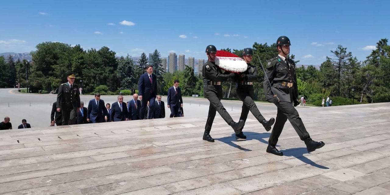 Bakan Tunç, Yeni Hsk Üyeleriyle Anıtkabir'i Ziyaret Etti