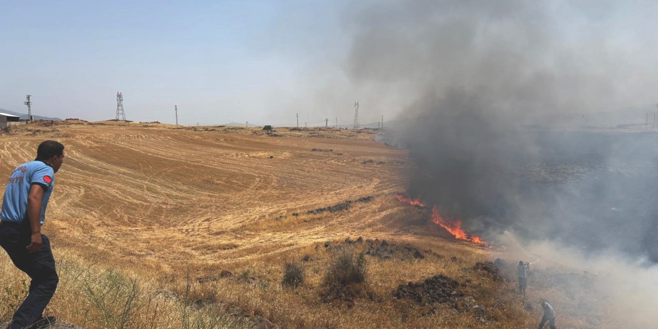 Gaziantep’te anız yangını; 300 dönüm alanda etkili oldu