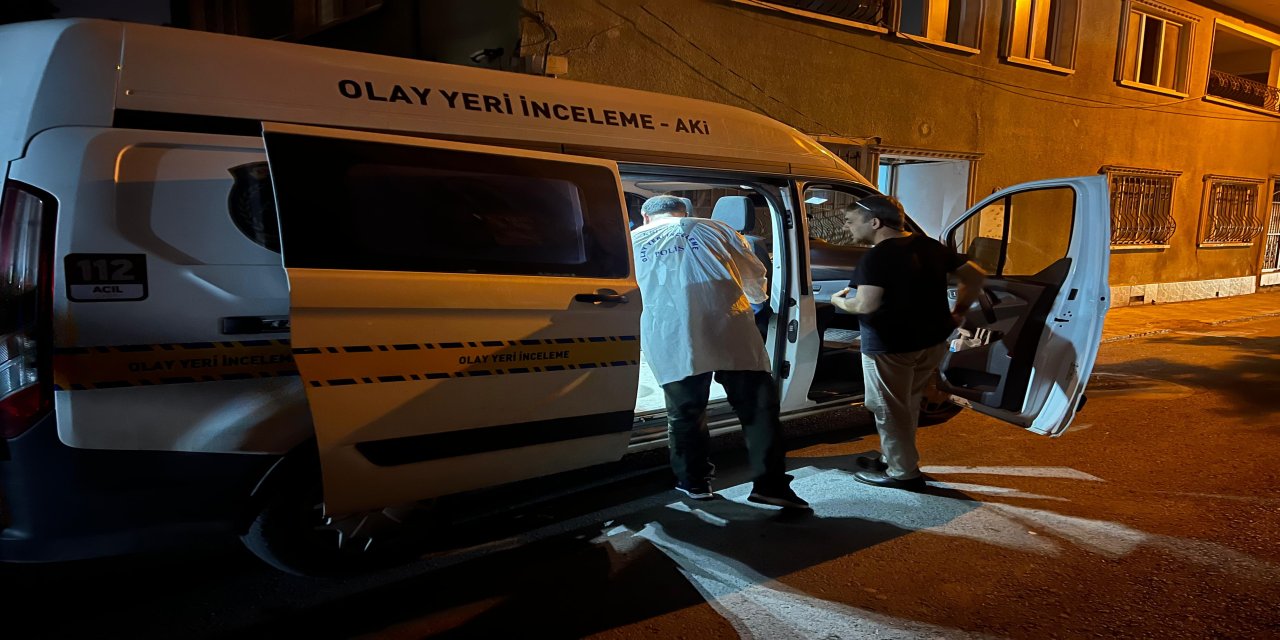 Yayılan koku ile ortaya çıktı; yalnız yaşadığı evinde ölü bulundu