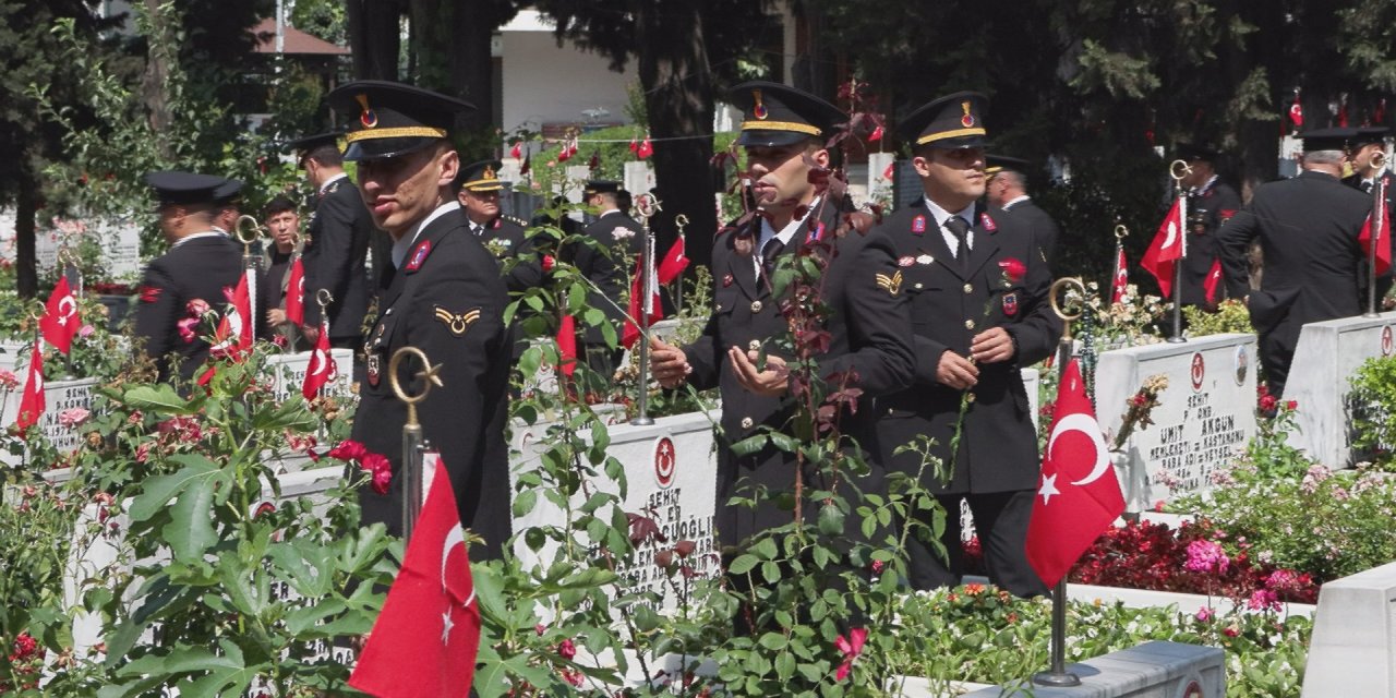 İstanbul- Jandarma Genel Komutanlığı'nın 186'ncı yıl dönümünde Edirnekapı Şehitliği'nde anma töreni düzenlendi