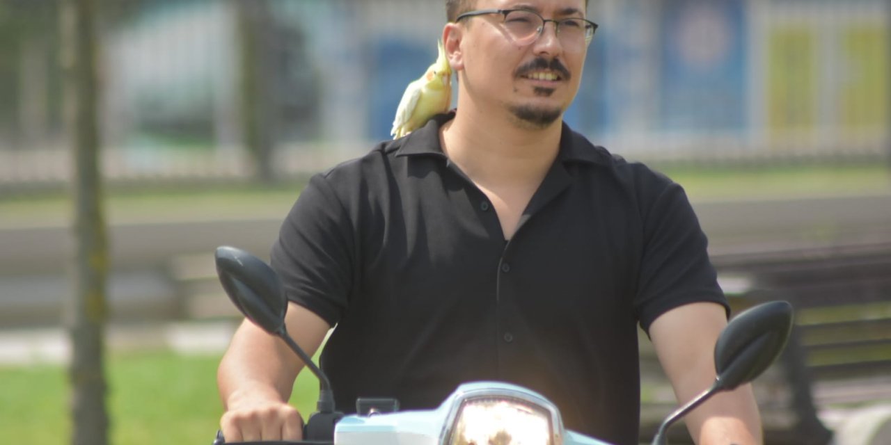 Papağanı 'şakir'le Motosiklete Biniyor, Kahveye Gidiyor