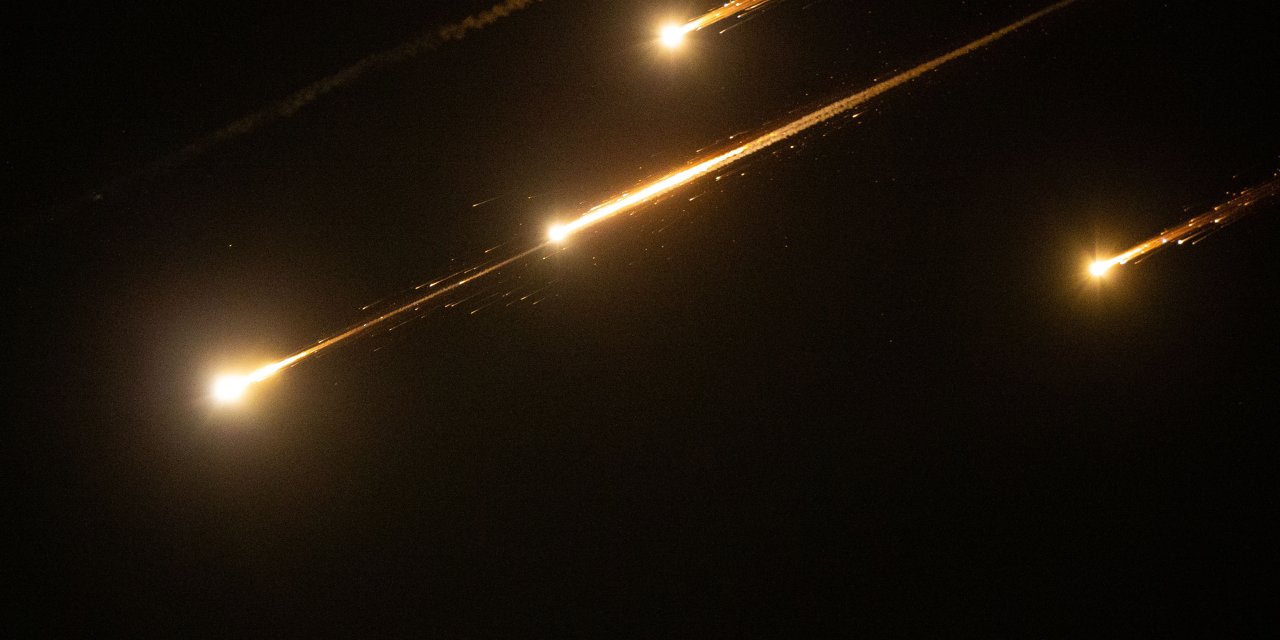 İran'dan, İsrail’e peş peşe füze saldırıları; enkaz altında kalanlar var