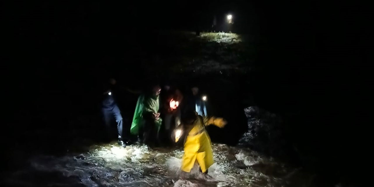 Trabzon'da yaylada sisten yolunu kaybeden guruba ulaşıldı