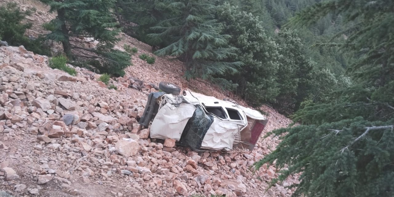 Gaziantep'te kamyonet uçuruma yuvarlandı: Aynı aileden 3 ölü, 1 yaralı