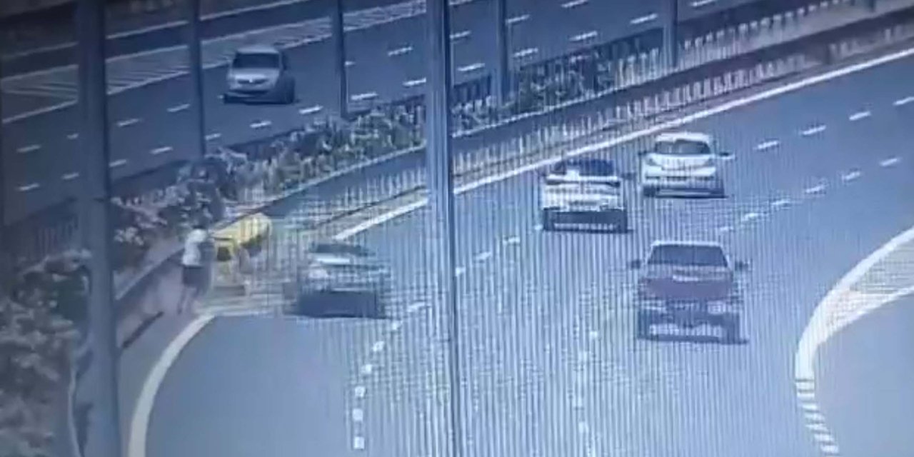 Otomobilin taksiyle çarpıştığı kaza kamerada: 1 ölü