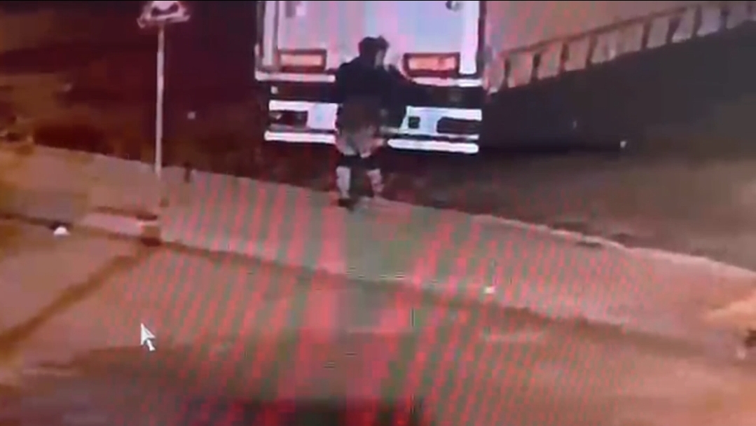 İstanbul- Esenyurt'ta TIR'dan hırsızlık yapan şüpheli dronla takip edilerek yakalandı