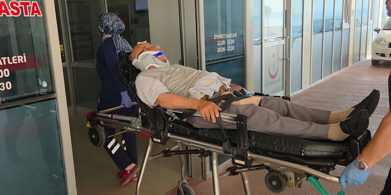 91 yaşında kalp krizi geçiren sürücü, otomobiliyle 4 araca çarptı