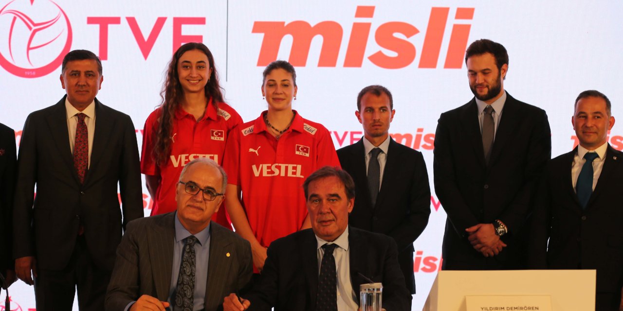 Misli'den Voleybola Dev Destek (Fotoğraflar)