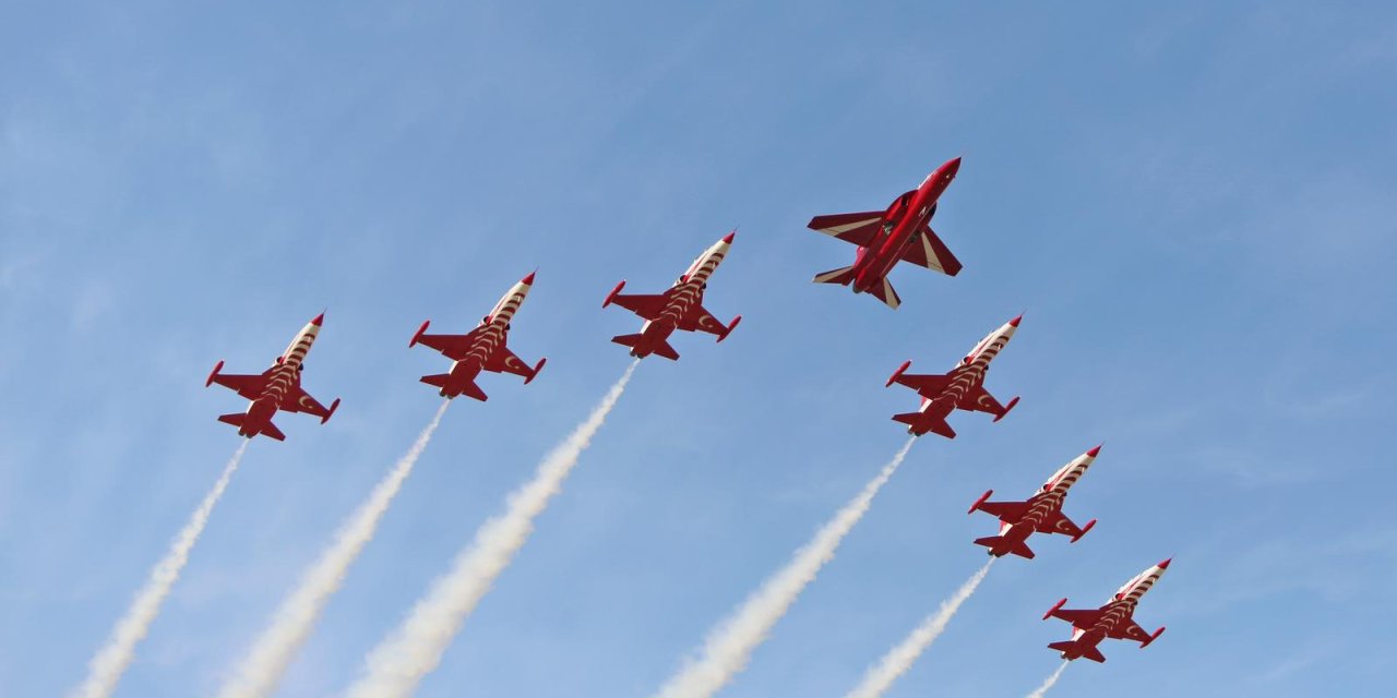 Hürjet, Türk Yıldızları İle Uçtu