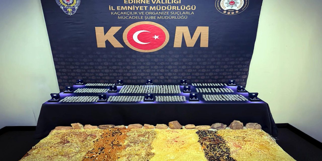 TIR'da 50 milyon TL değerinde kehribar ile pırlanta taşlı yüzükler ele geçirildi
