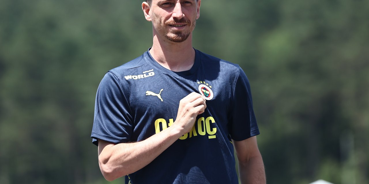 Fenerbahçe'nin kaptanı Mert Hakan Yandaş, kampa hazır olmak için çalışıyor ve takımdan ayrılmayı düşünmüyor