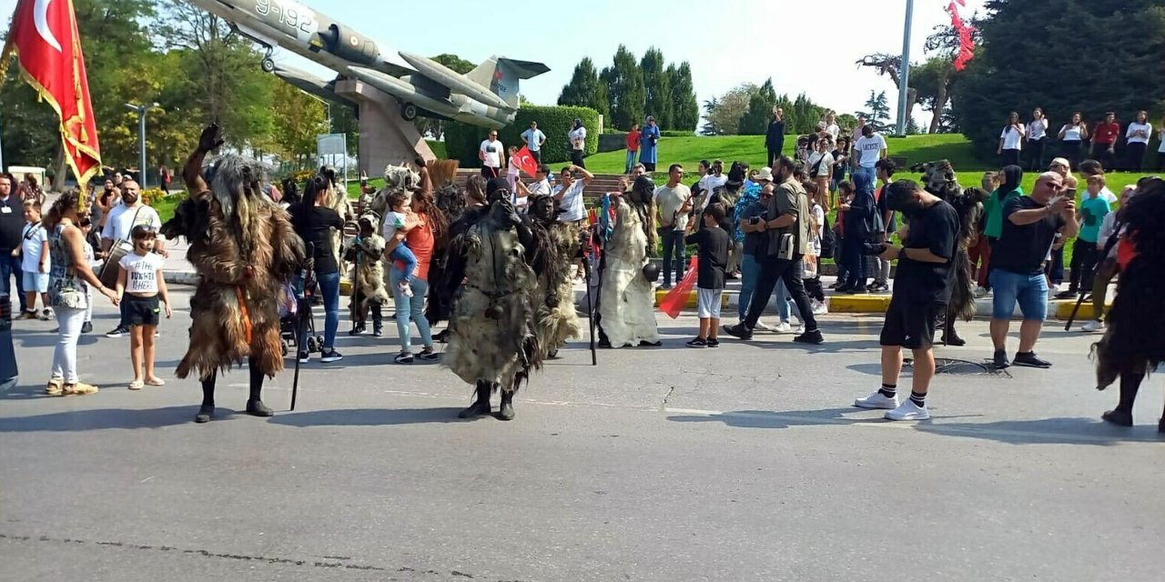 Balıkesir'in Kurtuluş Töreninde 'Tülütabak' Gösterisi