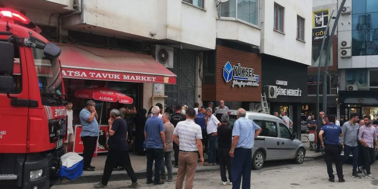 Merdiven Boşluğundan Düşen Emekli Öğretmen Öldü