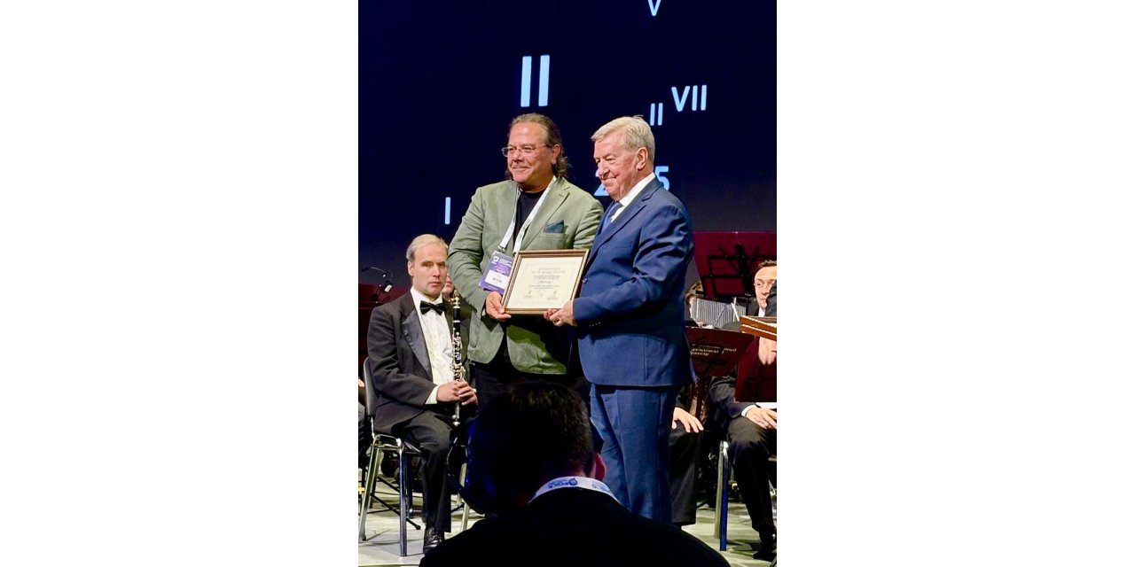 Türk Profesöre Rusya'dan Onursal Üyelik Belgesi