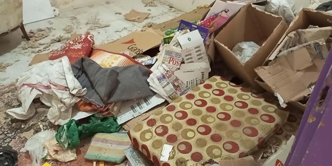 Aydın'da Kötü Koku Yayılan Evden 6 Kamyon Dolusu Çöp Çıktı