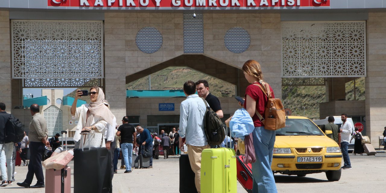 İranlılar, Sınır Kapılarında Yoğunluk Oluşturdu