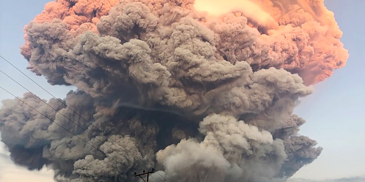 Endonezya'daki Lewotobi Laki-Laki Yanardağı'nda patlama