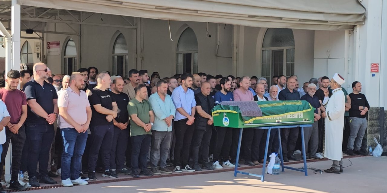 Sakarya'da otomobil ile çarpışan motosikletin sürücüsü kurtarılamadı (2)