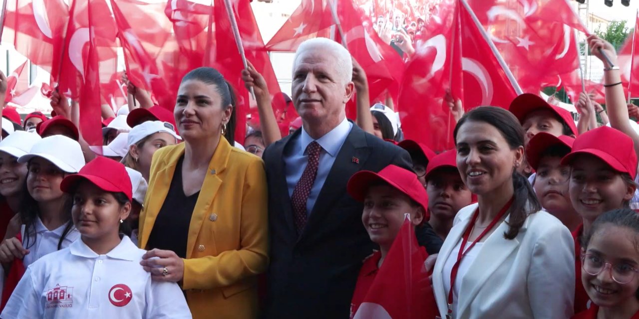 İstanbul - Vali Gül, 'Enstrümansız Okul Kalmasın Şenliği'ne katıldı