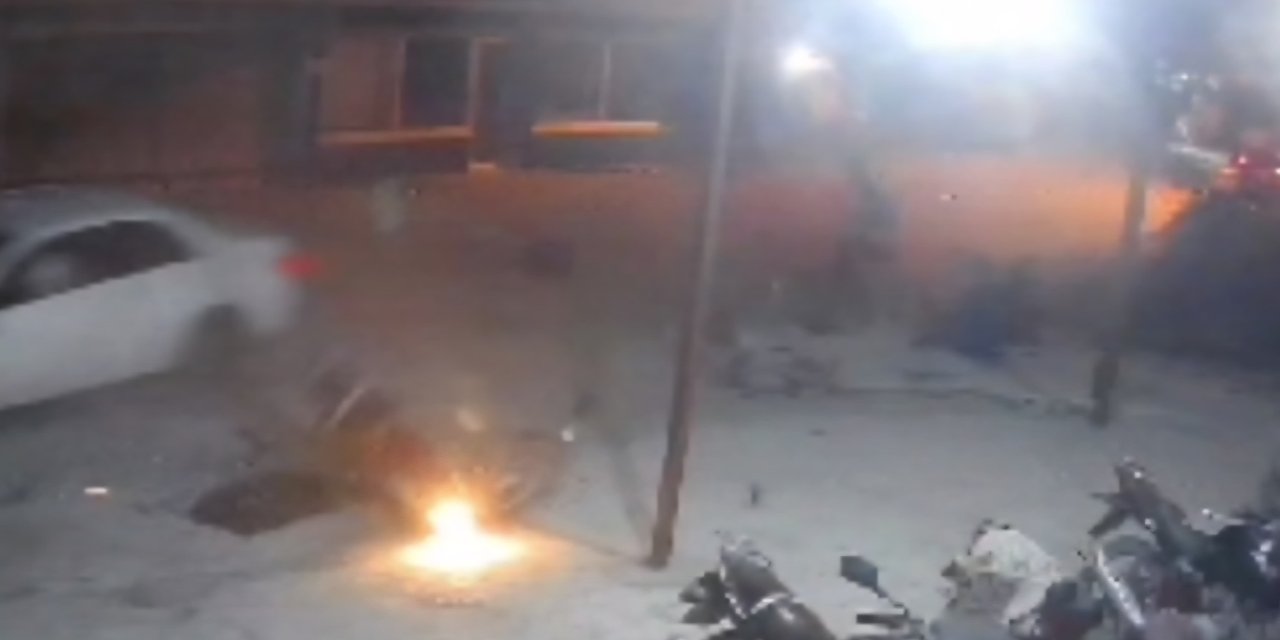 Otomobilin iki motosiklete çarptığı kaza kamerada; 1 ölü, 3 yaralı