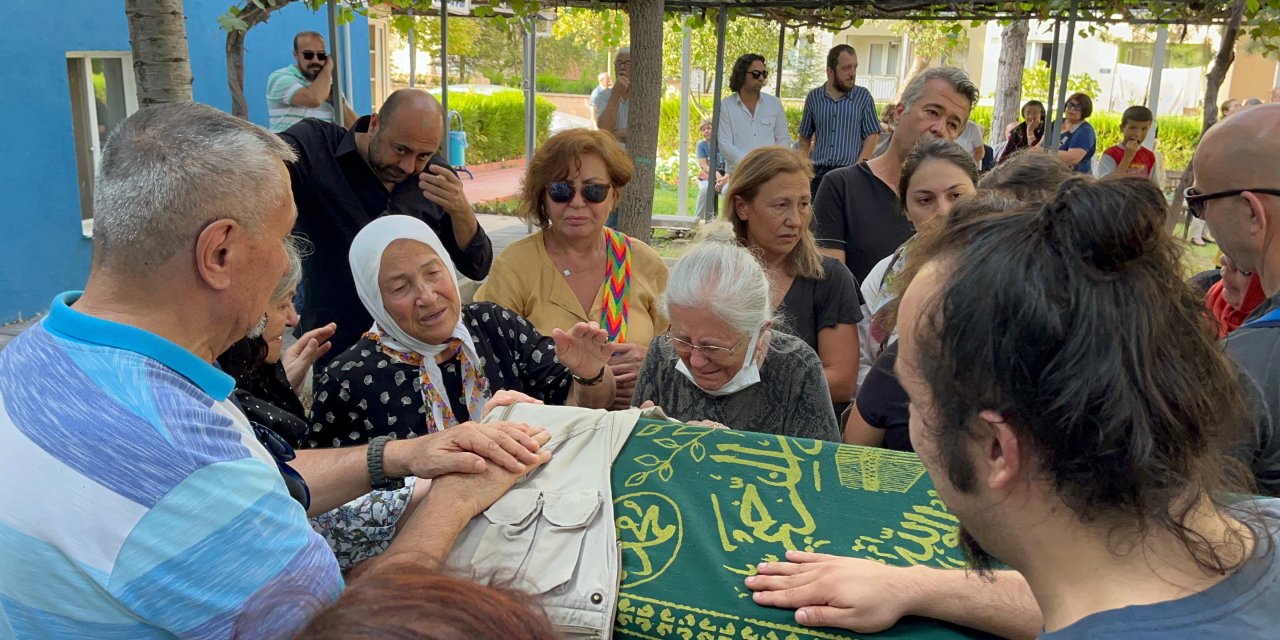 Sapanca Gölü'nde Boğulan Ünlü Yönetmen Ede, Toprağa Verildi
