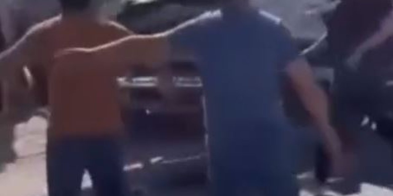 Gaziantep'te Otomobil İle 2 Servis Minibüsü Çarpıştı; 10 Yaralı