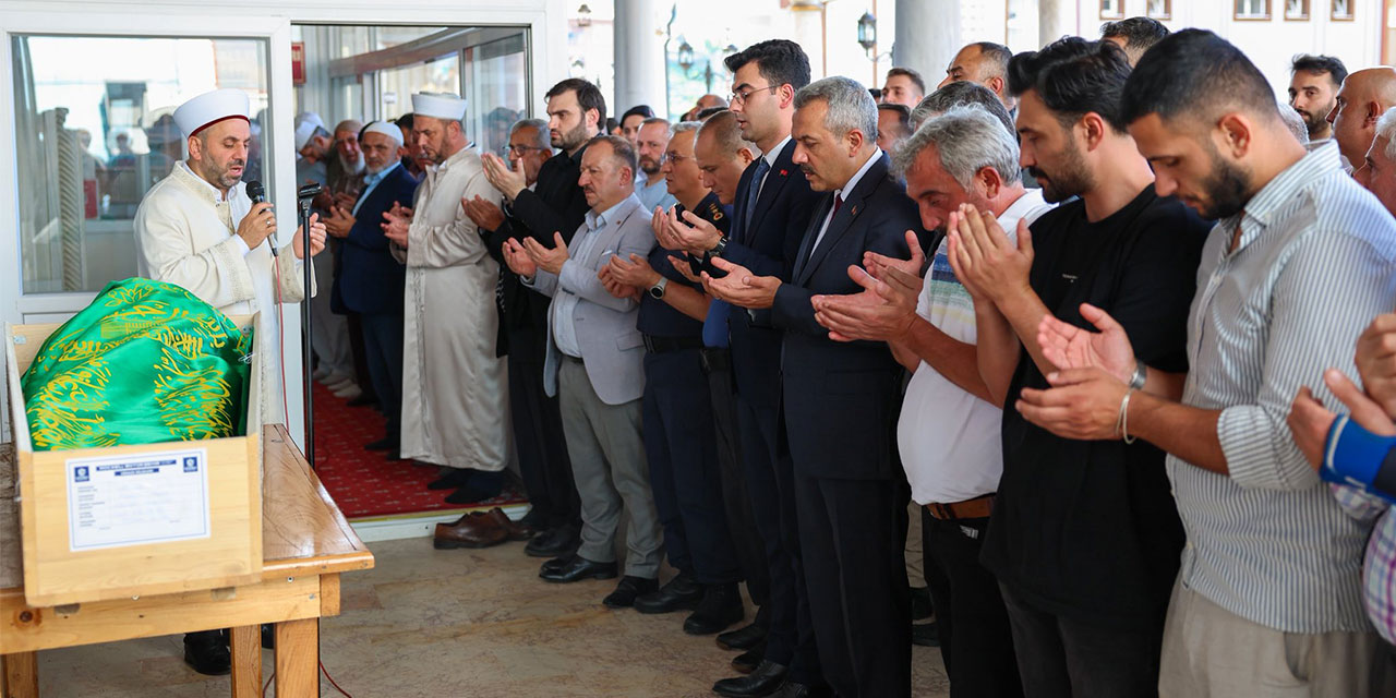 Şehit Babası Hulusi Yılmaz Rize'de Son Yolculuğuna Uğurlandı