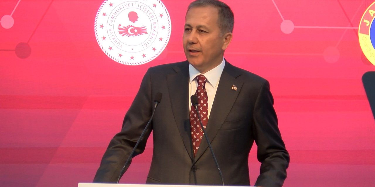 Bakan Yerlikaya: Bilişim suçlarına yönelik operasyonlarda 8 bin 633 kişi tutuklandı
