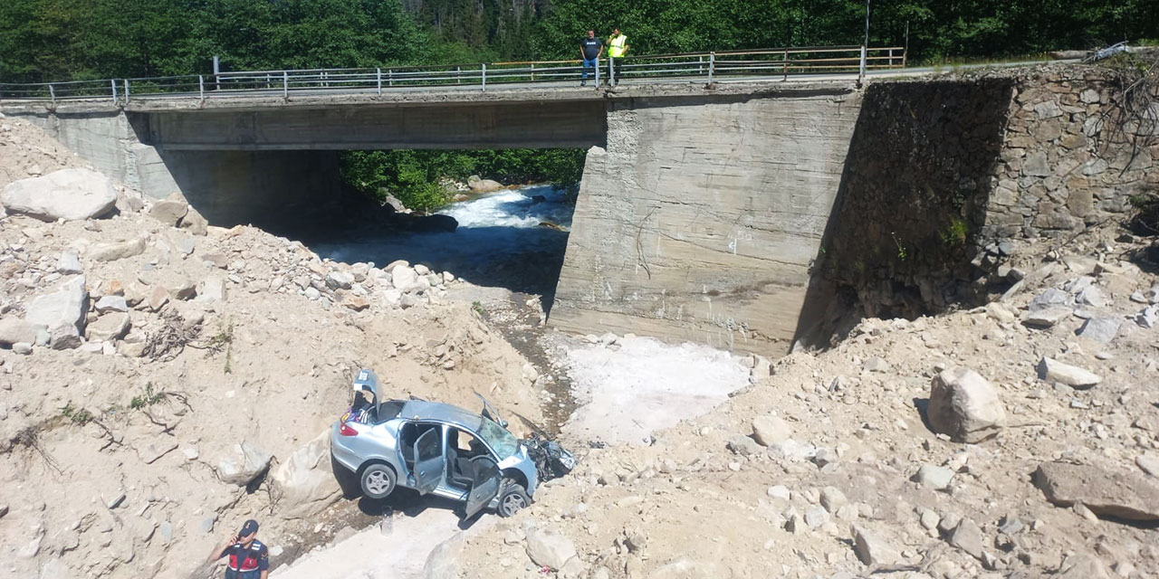Rize’de otomobil dere yatağına düştü; 5 yaralı