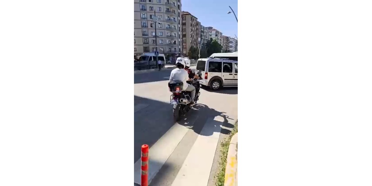 YKS'ye geç kalan öğrencileri, belediye ekipleri yetiştirdi (2)