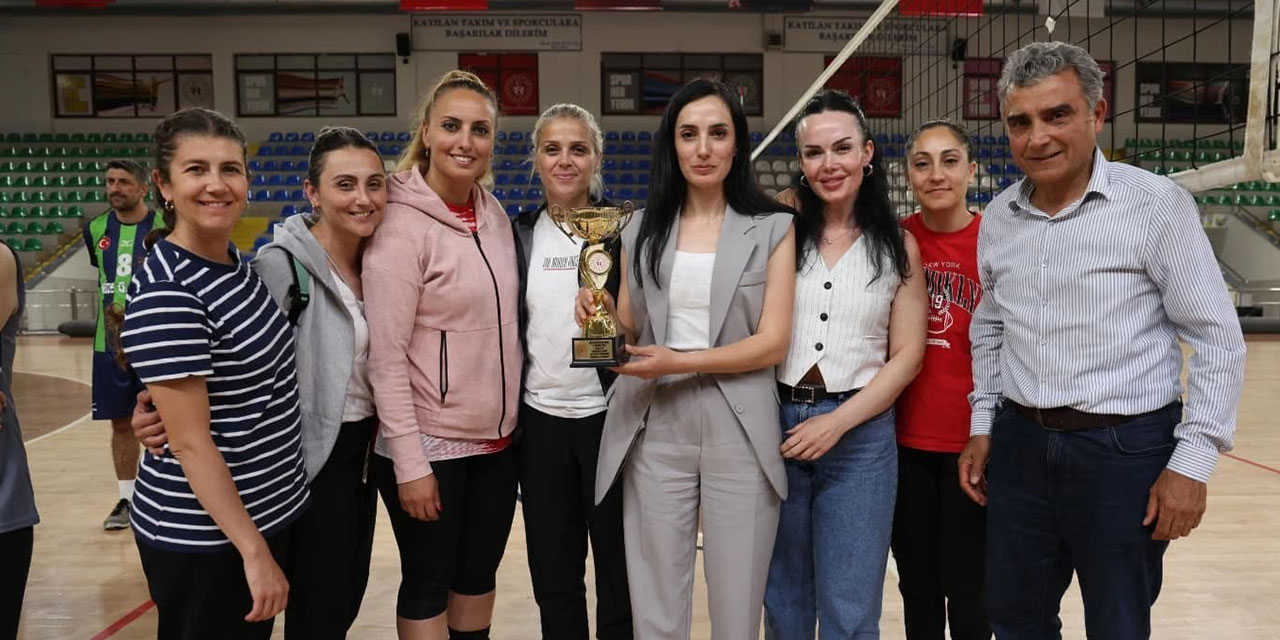 Rize'de Kurumlar Arası Voleybol Turnuvası Sona Erdi