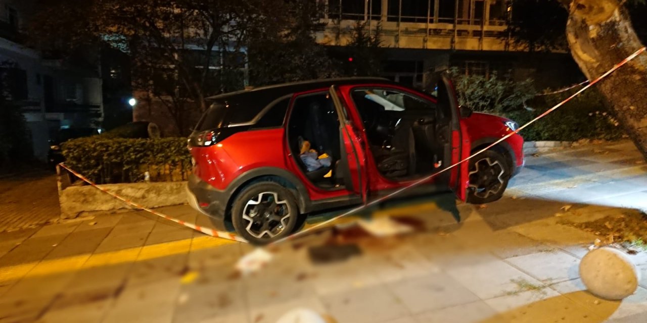 Otomobilini Durdurduğu Ortağını Eşinin Yanında Tabancayla Öldürdü