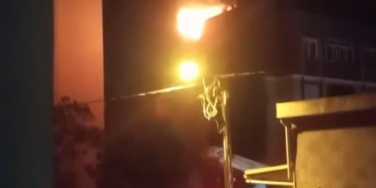 Kartal'da 4 Katlı Binanın Terası Alev Alev Yandı