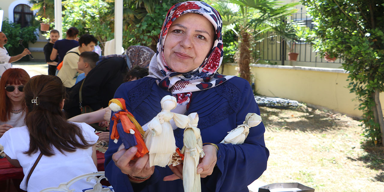 Festivalin Gözdeki Mısır Yapraklarından Yapılan Bebekler Oldu