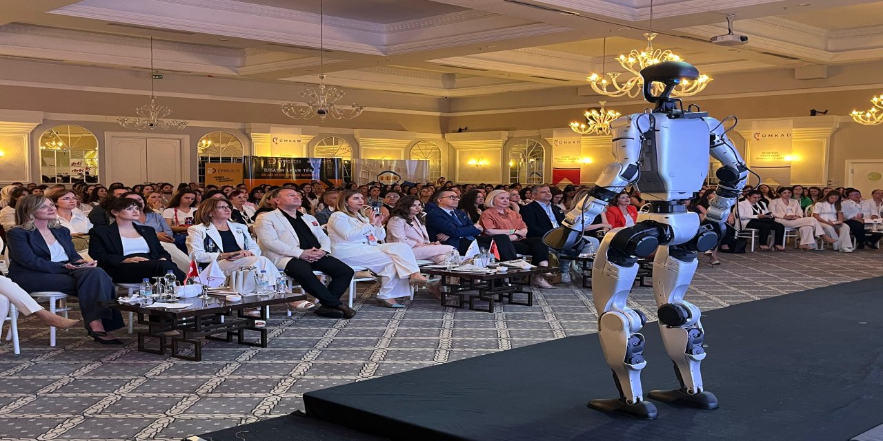 Dünya Kadın Mühendisler Günü'nde İnsansı Robot 'Civan' Selam Verdi, Dans Etti