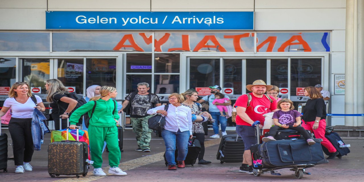 'Hürmüz Boğazı'nı Kapatmak Turizmi De Çok Etkiler'