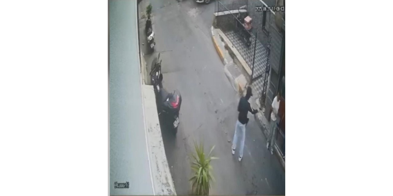 İstanbul - Beyoğlu'nda kıraathane önünde silahlı saldırı kamerada: Saldırganların 23 suç kaydı olduğu ortaya çıktı / Ek fotoğraflarla