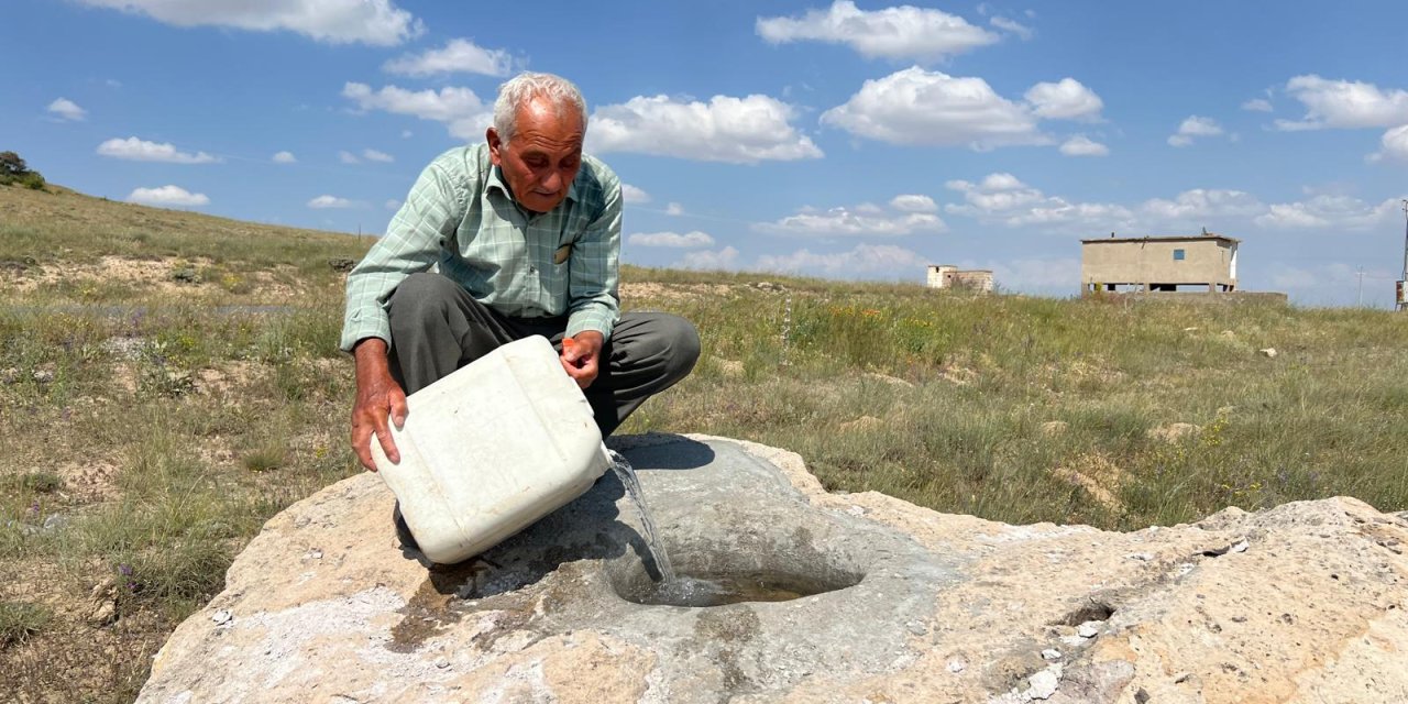 Yabani Hayvanlar İçin Yaptığı Yalaklara Yıllardır Traktörle Su Taşıyor