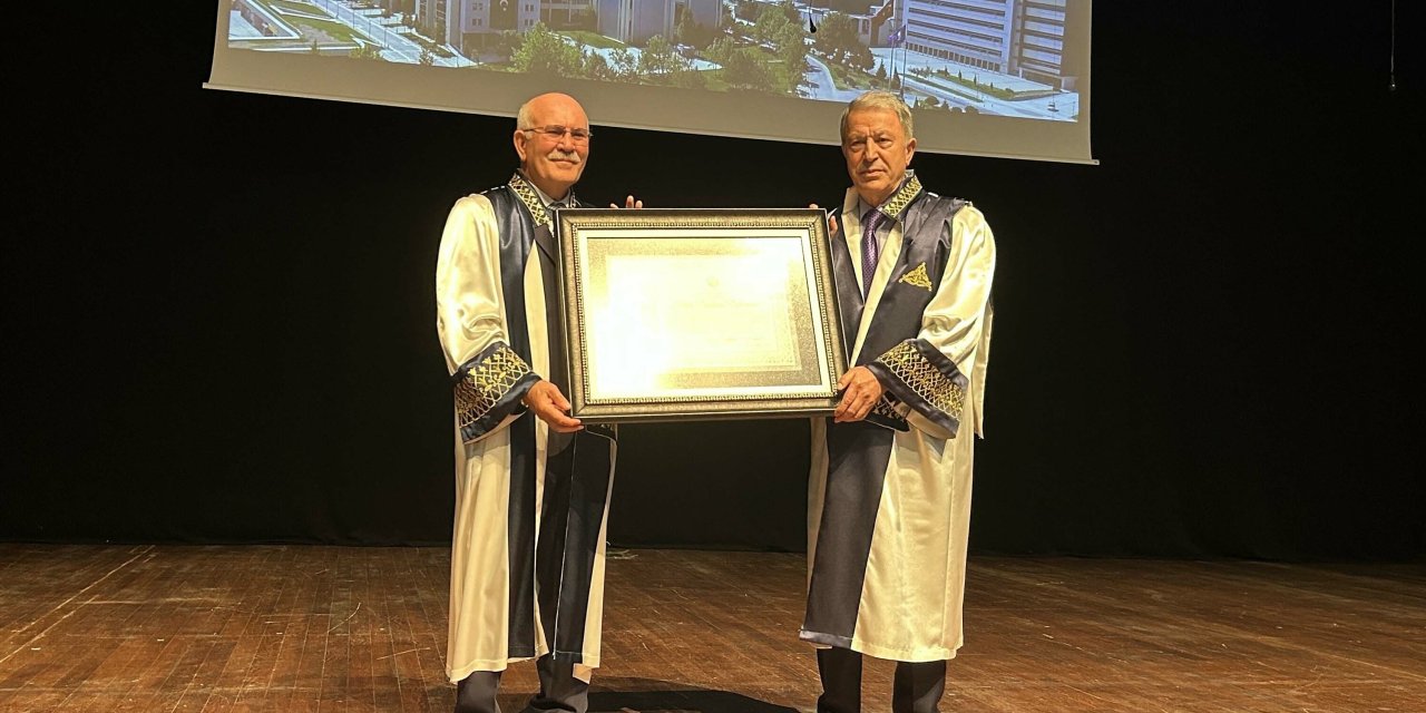 Uşak Üniversitesi’nden Hulusi Akar’a 'Fahri Doktora'