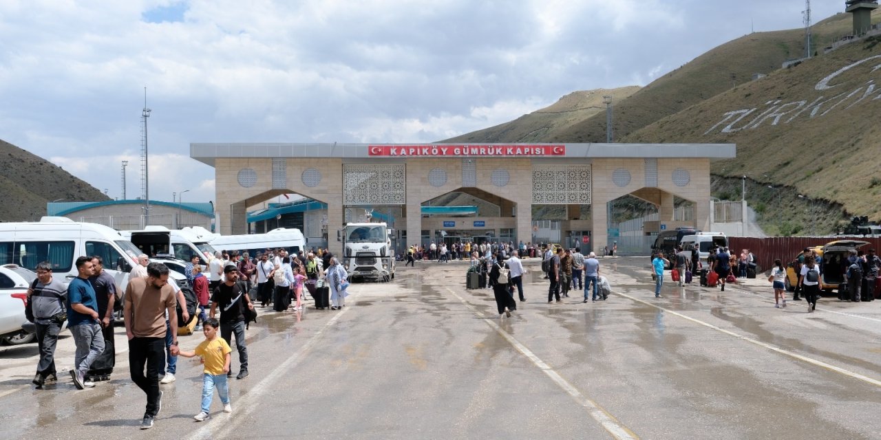 İran'dan Van'a Gelen Kanada, Filipinler Ve Tayland Vatandaşları Ülkelerine Gidiyor