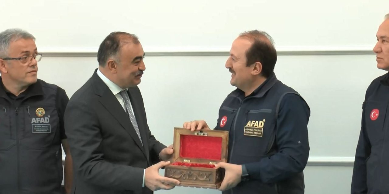 Azerbaycan'dan Afad Personeline İş Birliği Rozeti