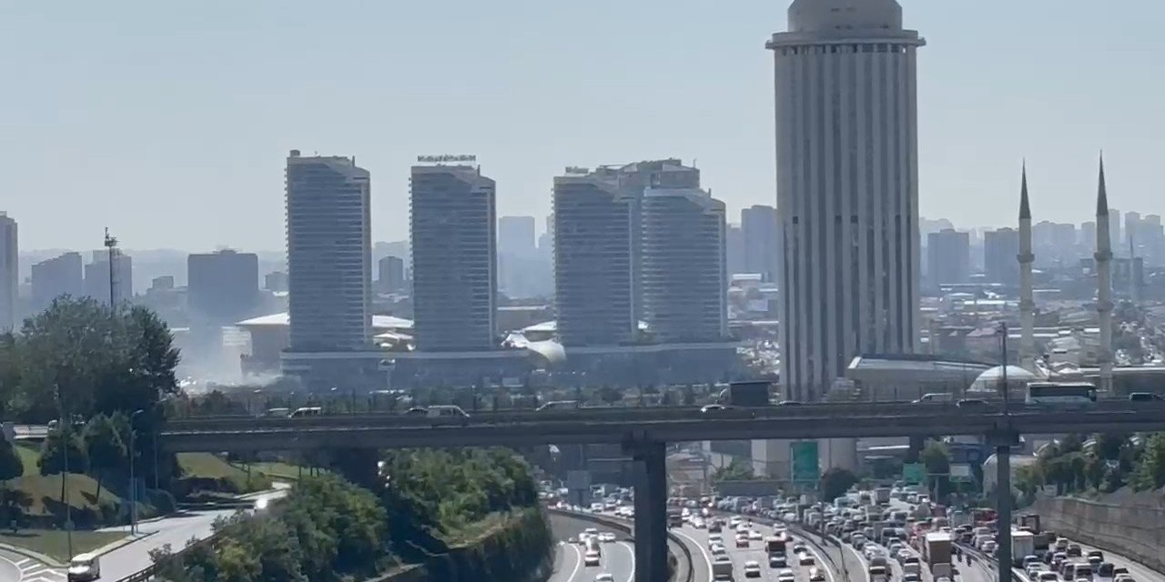 İstanbul- Başakşehir'de AVM'de çıkan yangın söndürüldü / Geniş haber- aktüel görüntü