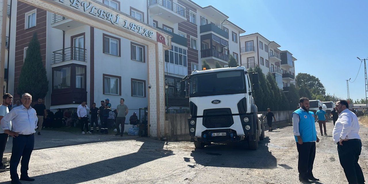 Sakarya Orman İşletme Müdürlüğü'nün deposunda yangın; ormana da sıçradı (2)