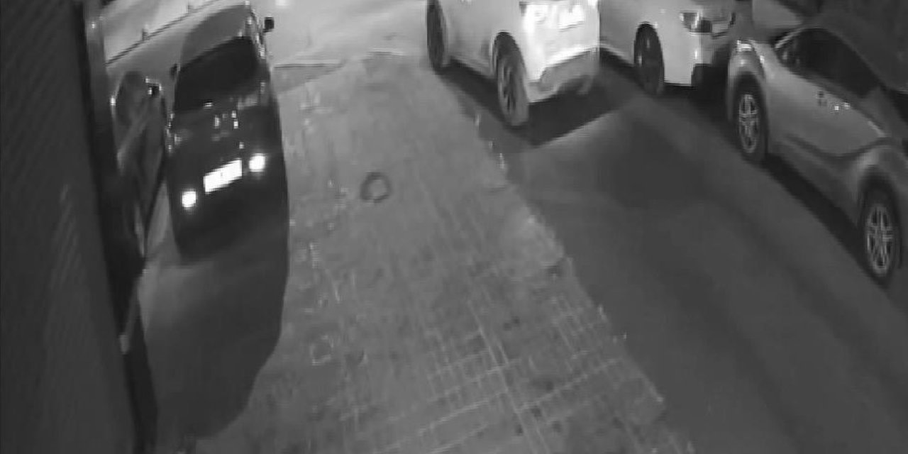 Bakırköy'de Aynı Marka Ve Model Otomobillerden Hayalet Ekran Hırsızlığı Kamerada