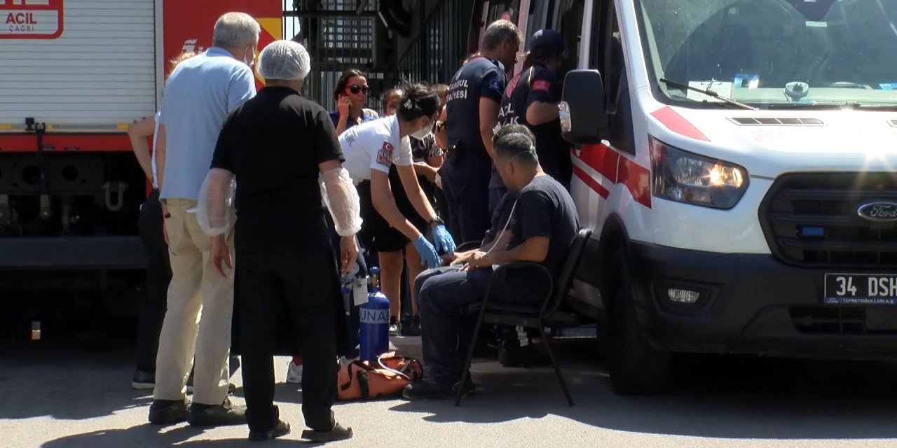 İstanbul- Ümraniye'de fabrikada çıkan yangın söndürüldü: 10 işçi dumandan etkilendi