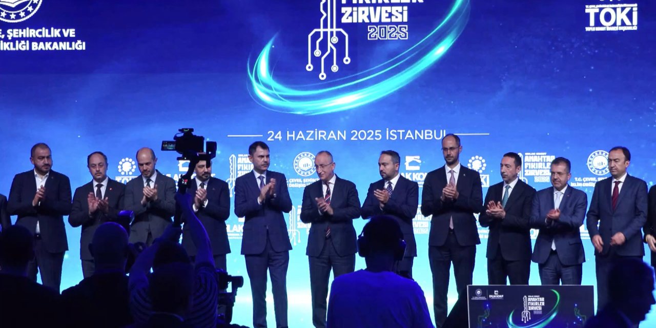 İstanbul - Bakan Kurum : Yıl sonuna kadar evine girmeyen depremzede bırakmayacağız